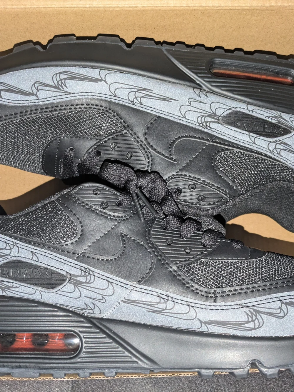 Nike Air Max Men's Black Low-Top Sneakers Size 11 New In Box.